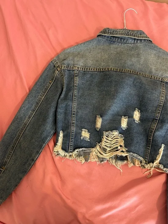 Cropped Distressed Denim Jacket - Blue - Picture 4 of 7